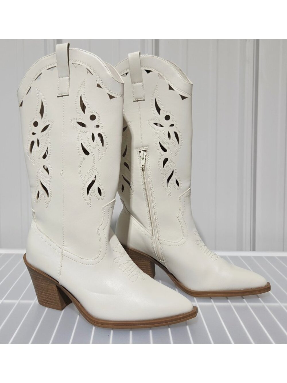 Universal Thread Tiana Cream Faux Leather Mid Calf Western Boots -- Women's 8